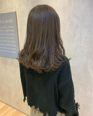 セミロング カラー 吉原 由菜のヘアスタイル