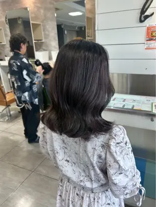 ミディアム カラー 西岡 英菜のヘアスタイル