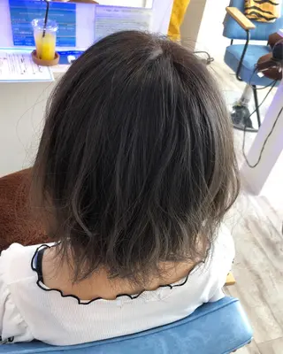 ショート カラー 白井 つづりのヘアスタイル