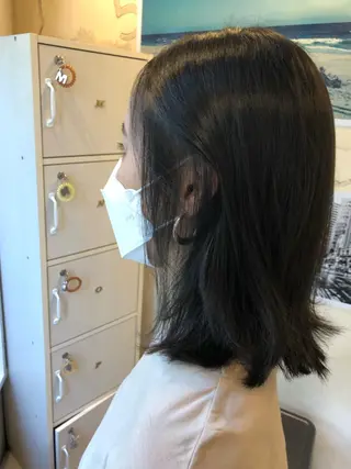 ミディアム カラー あだち ゆかのヘアスタイル
