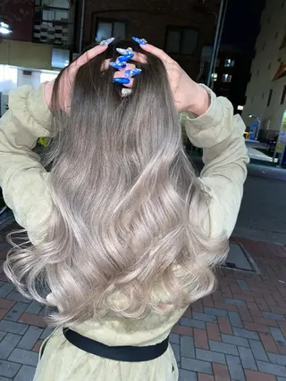 セミロング ブリーチ 透明感HIDEのヘアスタイル