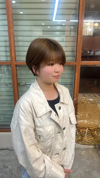ショート 顔周りレイヤー/ ふわあいりのヘアスタイル