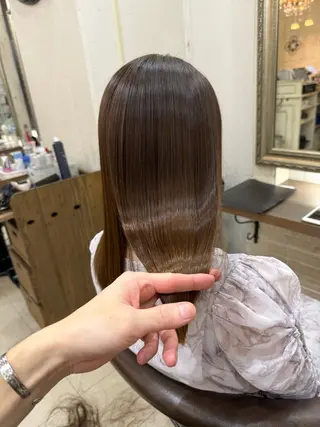セミロング 地毛風ストレート 早坂裕真のヘアスタイル