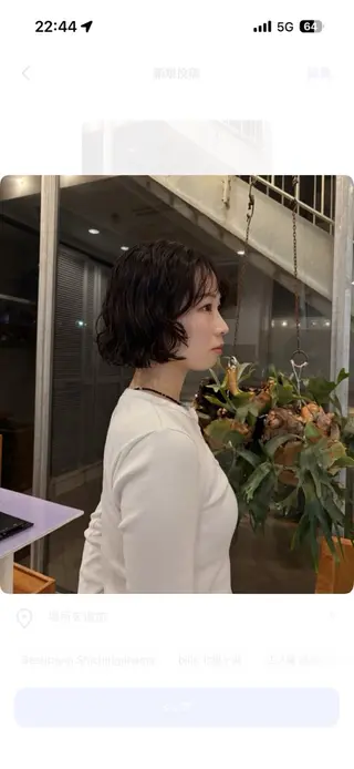 ミディアム 柿坂 華のヘアスタイル