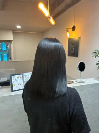 セミロング カラー しゅり Flag hairのヘアスタイル