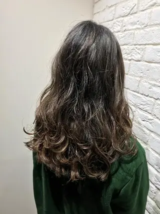 ロング 大人女性に寄り添う 髪質改善サロンのヘアスタイル