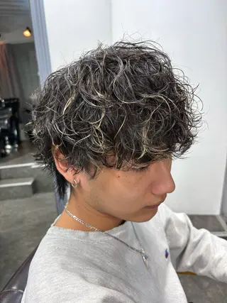 パーマ メンズ センターパート/ニュ アンス/フェザー特化のヘアスタイル