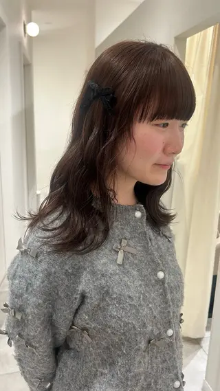 ミディアム カラー オリーブベージュ/ ブリーチなし透明感のヘアスタイル