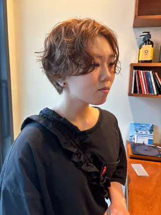 ショート カラー パーマ satsuki 暖色・ブラウンカラーのヘアスタイル