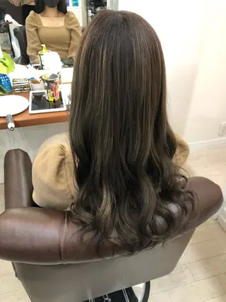 ロング カラー Aujua ソムリエ 勝又舞夏のヘアスタイル