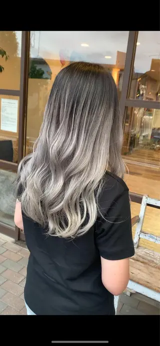 セミロング カラー 内山 京耶のヘアスタイル