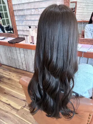 ロング 秋田弥生 /縮毛矯正/艶カラーのヘアスタイル