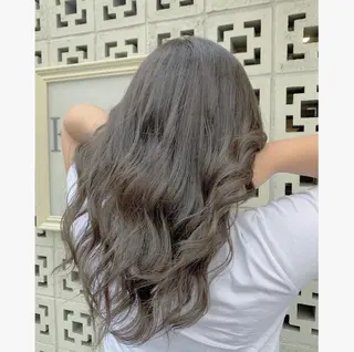 ロング ミルクティーベージュ ブリーチ 店長 清水のヘアスタイル