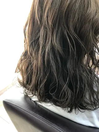 セミロング カラー コグチ ヒカルのヘアスタイル