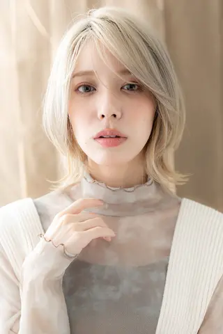 ミディアム カラー 鈴木 はるかのヘアスタイル