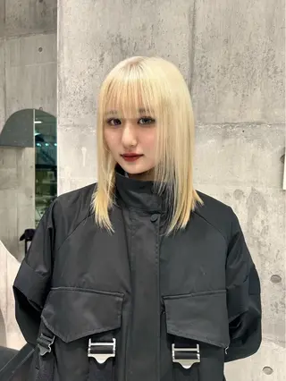 ミディアム カラー ヘアアレンジ レイヤーカット/ ハイトーン/ みうのヘアスタイル