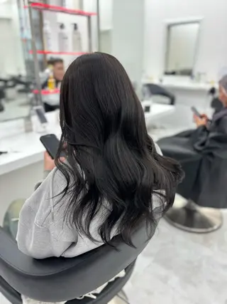 ロング カラー 抜け感レイヤー︴ ニュアンスカラーのヘアスタイル