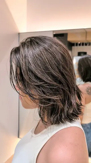 ミディアム ホリウチ ユキエのヘアスタイル