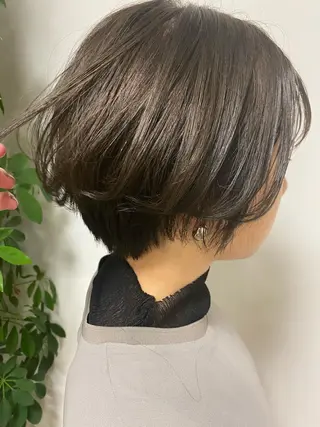 ショート カラー NATURAL MOMOMIのヘアスタイル