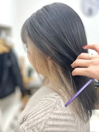 ミディアム カラー 藤野 莉奈のヘアスタイル