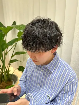 パーマ メンズ 曲がる縮毛矯正/メン ズカット髪質改善のヘアスタイル