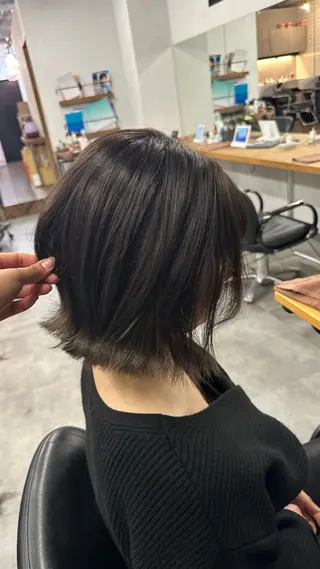 ショート カラー マヌチジャミレ/カラ ー/カット/ブリーチのヘアスタイル