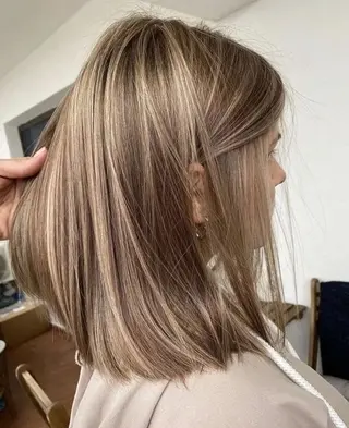 セミロング カラー ✴︎UNU ✴︎モエカのヘアスタイル