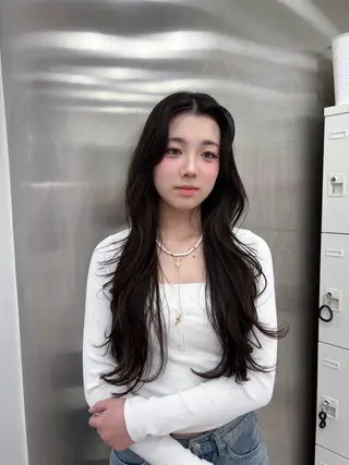 ロング カラー 抜け感レイヤー︴ ニュアンスカラーのヘアスタイル