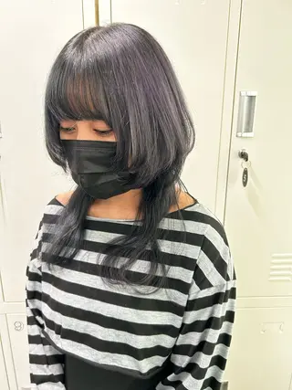 セミロング 推しカラー オタク美容師 山本のヘアスタイル