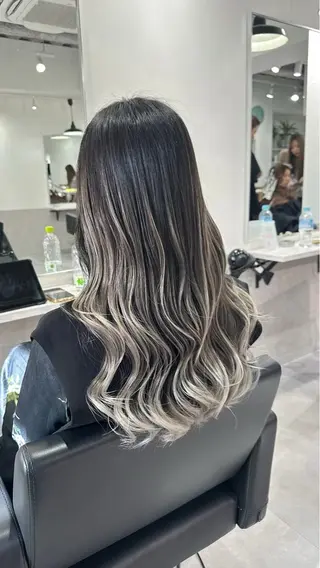 カラー Hina‪🔆‬ CIERA南船場のヘアスタイル