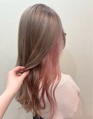 ロング カラー 伊藤 由妃乃のヘアスタイル