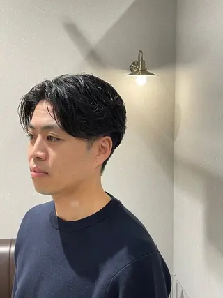 ショート パーマ メンズ 伊藤 健太郎のヘアスタイル