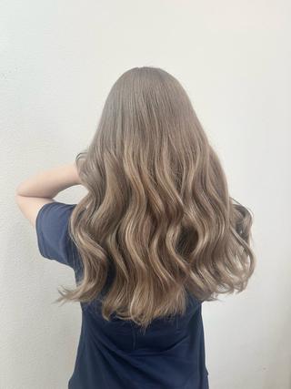 ロング カラー Maya🦋 ハイトーン特化のヘアスタイル