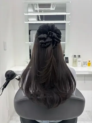 セミロング カラー 抜け感レイヤー︴ ニュアンスカラーのヘアスタイル