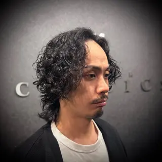 ミディアム パーマ メンズ BARBER CLASSICSのヘアスタイル