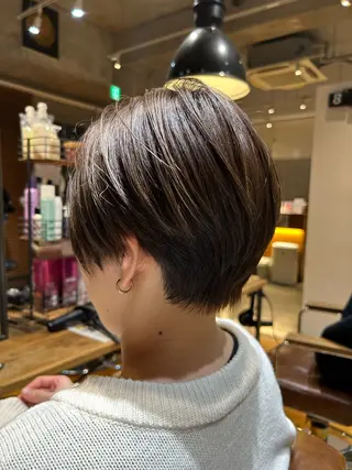 ショート 🎨艶感ニュアンス カラー🐬櫻井海星のヘアスタイル