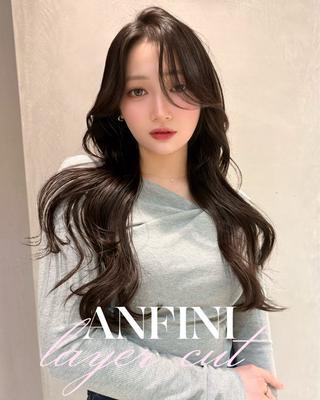 ロング REIYA 縮毛矯正 透明感カラーのヘアスタイル