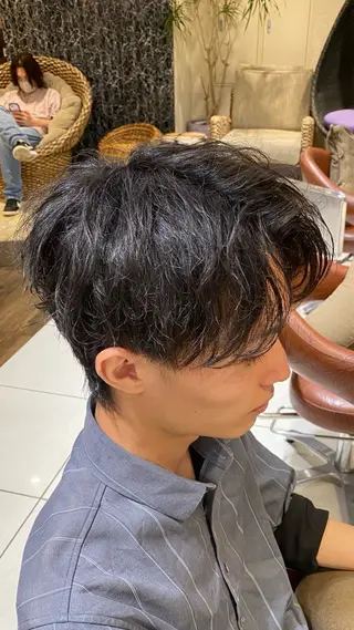ショート カラー パーマ メンズ 池袋西口メンズパーマ 特化 石見柊羽のヘアスタイル