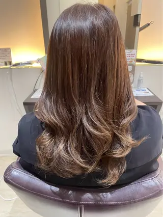 ロング カラー 加田 萌美のヘアスタイル