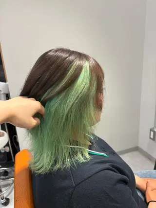 ミディアム カラー 黒川 綾音のヘアスタイル