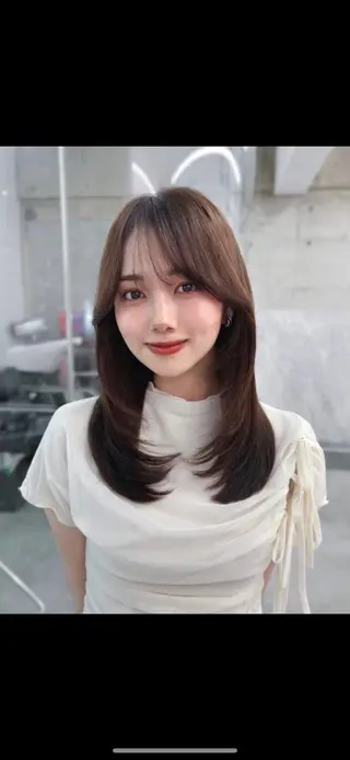 ミディアム 【顔まわりレイヤー透 明感カラー今崎太河】のヘアスタイル