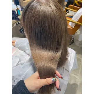 カラー 🩵盛れる顔周り/ 艶カラーemi🩵のヘアスタイル