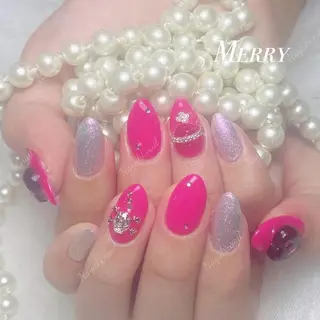 ネイル 🦋 Queenieのネイルデザイン