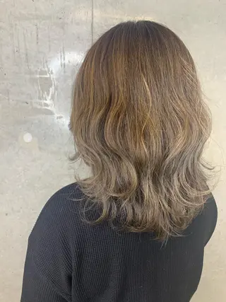 ミディアム 梅本 有希のヘアスタイル