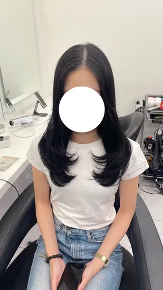 セミロング 🖤暗髪 | 艶髪 |透明感カラー ゆりのヘアスタイル