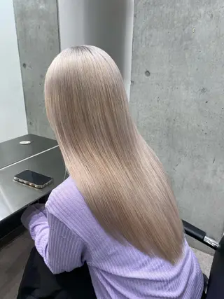 ロング ハイトーン💎 ホワイトベージュ坪谷のヘアスタイル