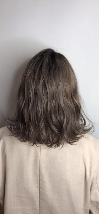 ミディアム カラー NINE+/代表 ブリーチ特化型サロンのヘアスタイル