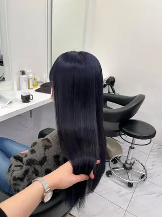 セミロング 寒色/ベージュヘア ブリーチありMiOのヘアスタイル