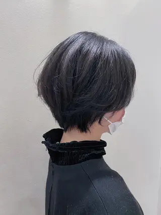 ショート カラー ミヤワキ モモコのヘアスタイル
