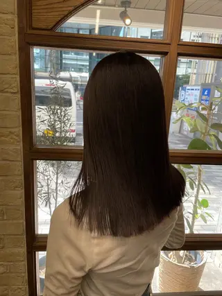 セミロング 河上 麻衣/白髪ぼかしのヘアスタイル